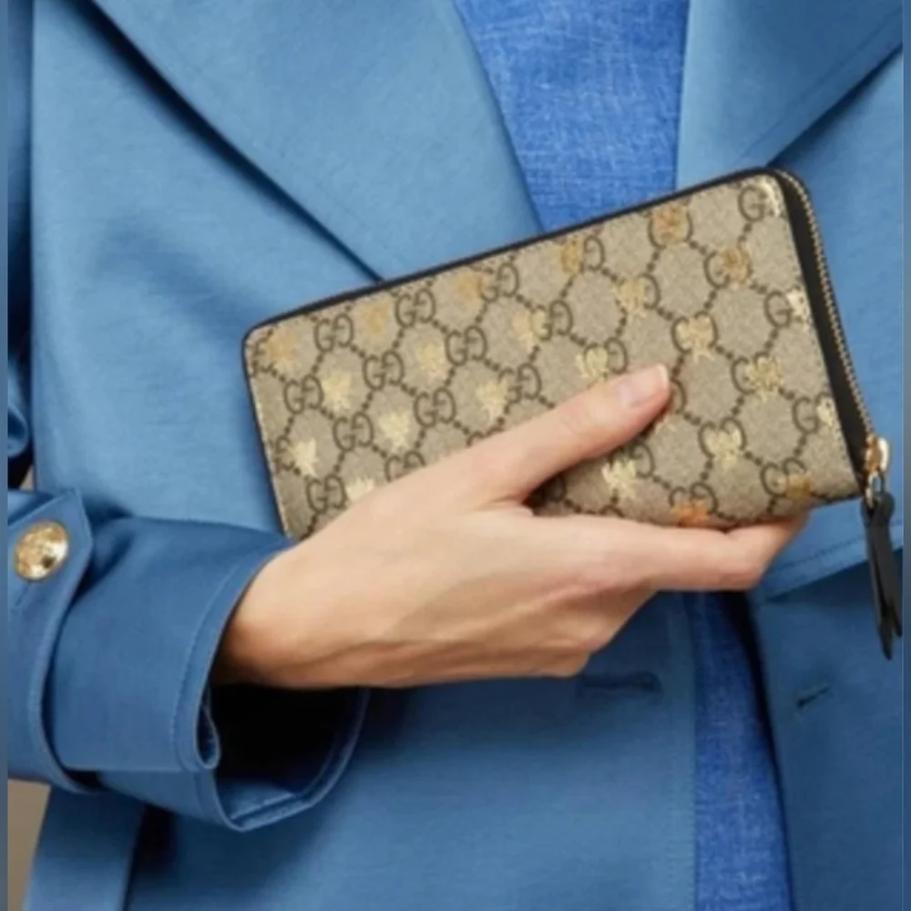 Gucci GG Supreme Bees Zip Around Wallet - Picture 10 of 11